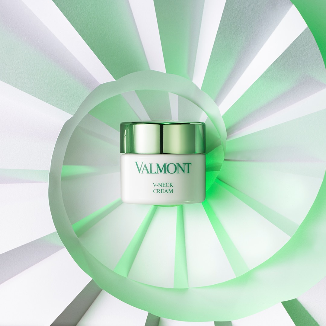 Valmont Official Account - Shape shape shape, fill fill fill…! V-Shape Filling Cream does it all for you. This intensive re-densifying care plumps volume and boosts elasticity in the comfort of its me...