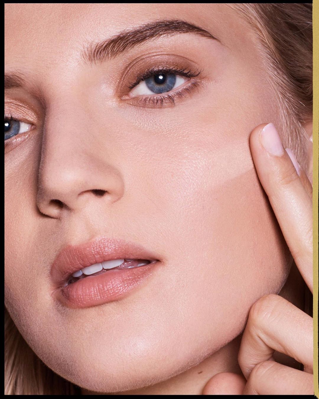 Max Factor - How to use  Miracle Second Skin foundation in a few steps :
1.  Find your shade (it's available in 13 different shades)
2. Apply a small amount of foundation to your fingertips
3. Apply t...