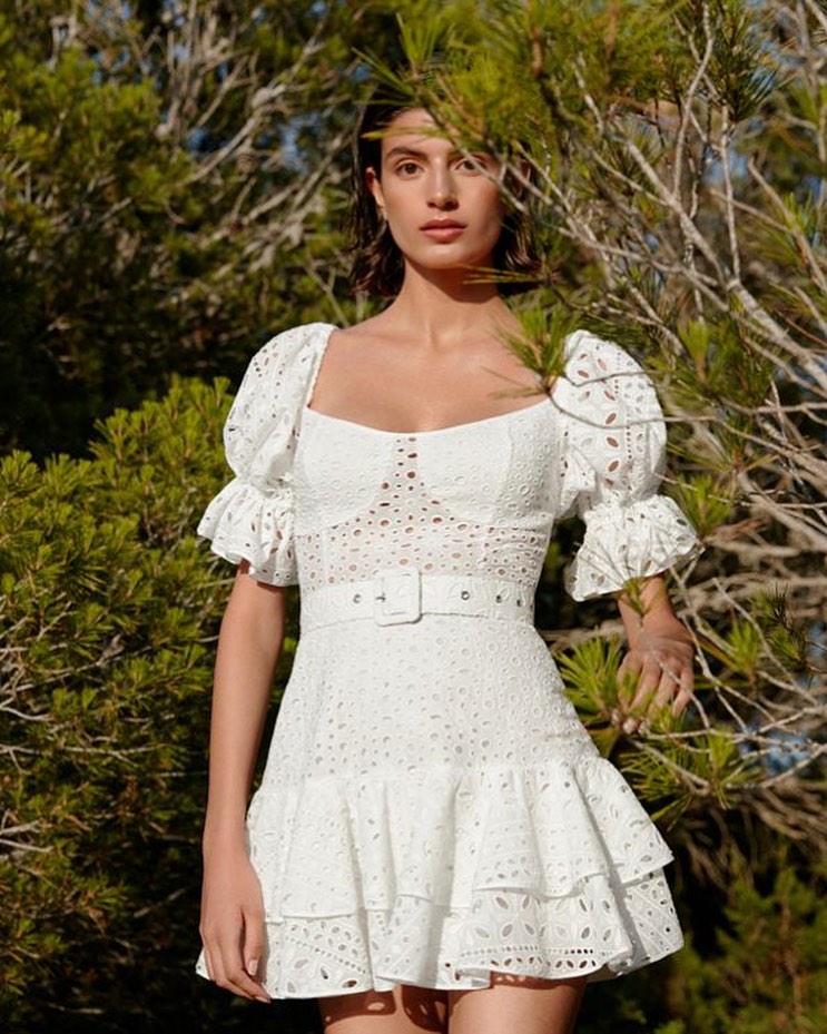 Charo Ruiz Ibiza - The beauty of our short Jean dress lies in the exquisite cut of the boat neckline. A versatile design that can be worn either "off the shoulders” drawing attention to your sun kisse...