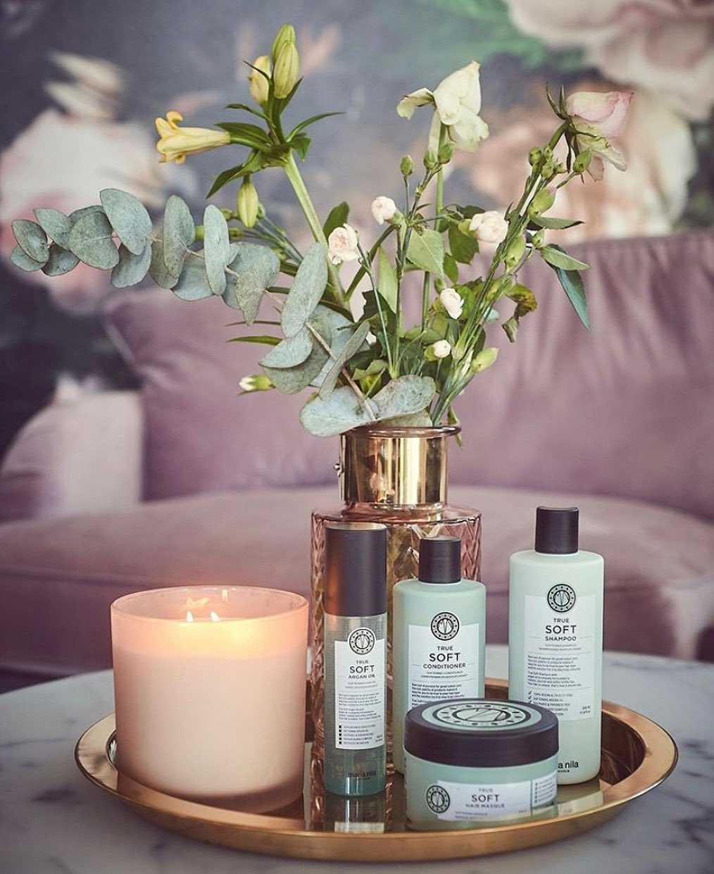 Maria Nila Stockholm - Autumn is here with long warm baths 🧡🍂. Spoil your hair with extra moisturizing products like True Soft to avoid dry and frizzy hair! #marianila #ichoosefriendly 📷: @kopfkuenstl...