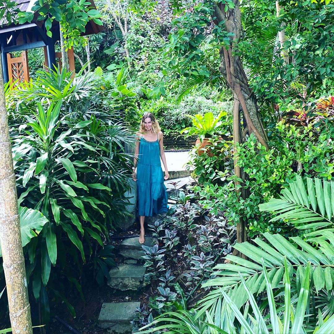 Valentina Zelyaeva - Found myself in paradise 🦎🦋🌿💧💚