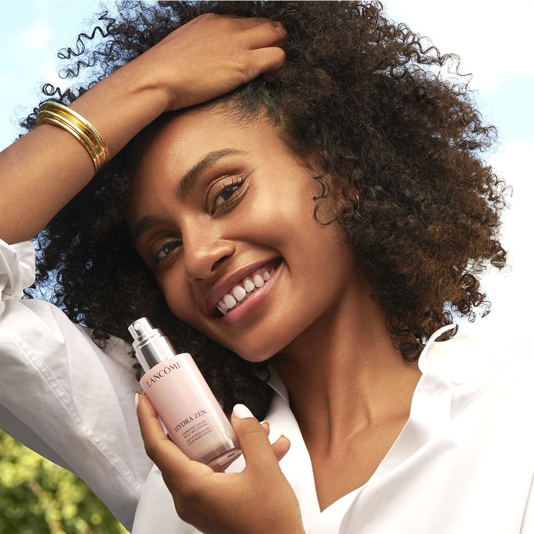 Lancôme Official - Hydra Zen Anti-Stress Glow Liquid moisturizer is a fresh and lightweight cream, ideal for prepping your skin before applying your makeup.
#Lancome #HappyLancômeSummer  #HydraZen