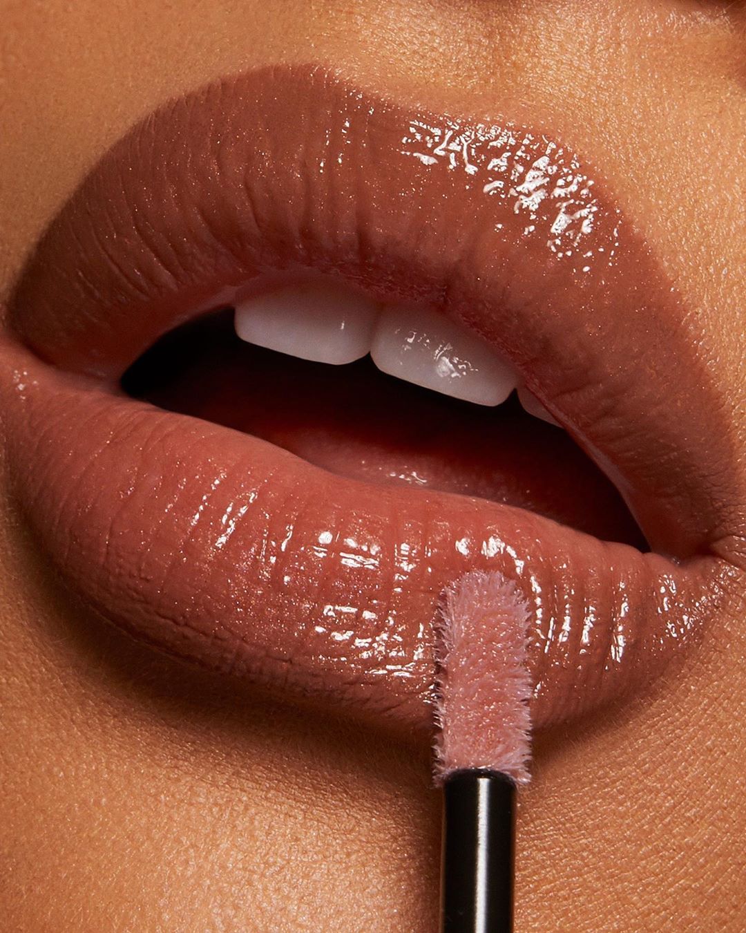 NARS Cosmetics - Swipe. Shine. Repeat. 🔁

Featuring Oil-Infused Lip Tint in Reef.