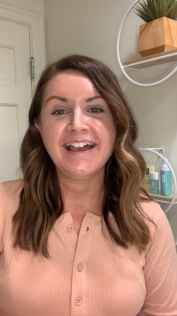 Clinique - Heather, a Clinique Field Executive and Trainer, shares her 5 must-have products for acne prone skin.

Products featured:
Acne Solutions Cleansing Foam
Acne Solutions Oil-Control Cleansing...