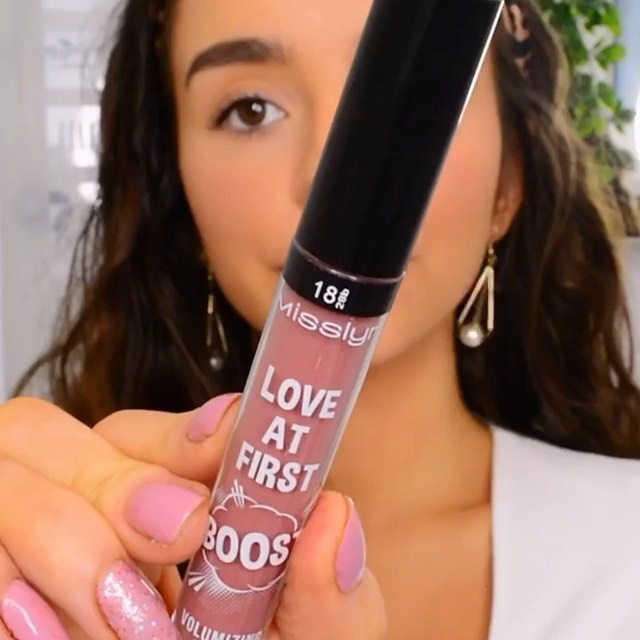 MISSLYN - Our Love At First Boost Volumizing Gloss No. 18 'glossing me' softly plumps your lips with its nourishing formula. ⠀⠀⠀⠀⠀⠀⠀⠀⠀
💗 @emilydemelo
⠀⠀⠀⠀⠀⠀⠀⠀⠀
#misslyn #misslyncosmetics #lipgloss #fu...