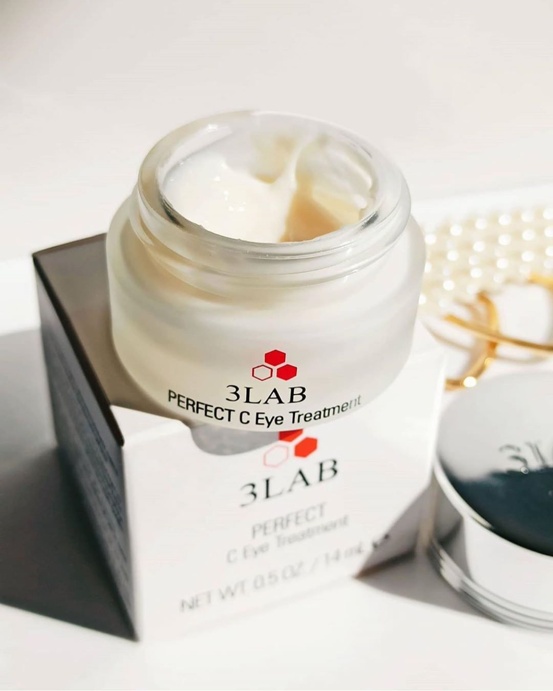 3LAB - Our Perfect C Eye Treatment is packed with Vitamin C, helping to remove dark circles while hydrating the sensitive eye area. Helping to gain back elasticity to the eyes, this cream will give yo...