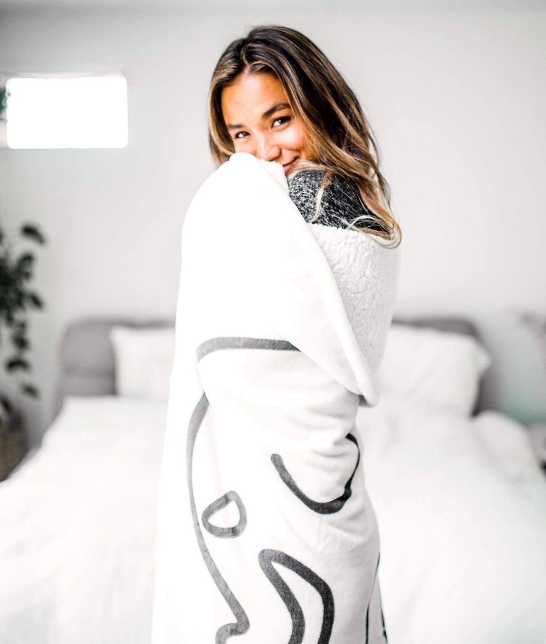 Ivory Ella - Starry eyed and dreaming big ✨ Rest easy knowing that your purchase with us helped save the elephants! Today only, take 20% off all bedding + sleepwear on our site ❤️🐘