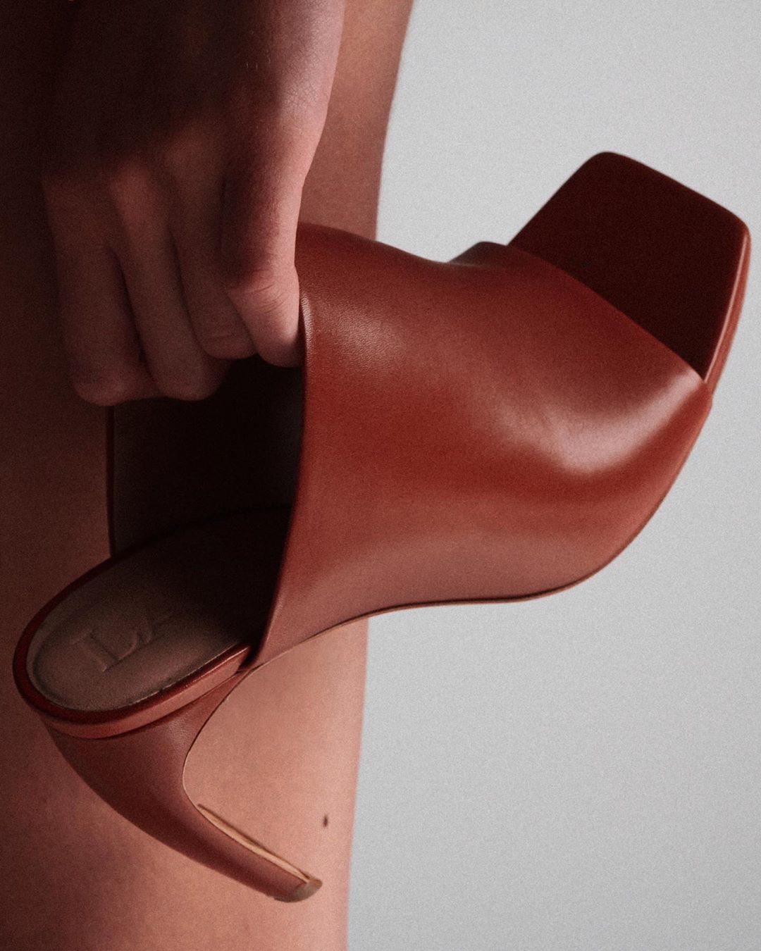 LANVIN - The J heel leather mules, now available via link in bio.
#LanvinShoes 
#LanvinSS20
#Lanvin 
Courtesy of @nickolaslorieux