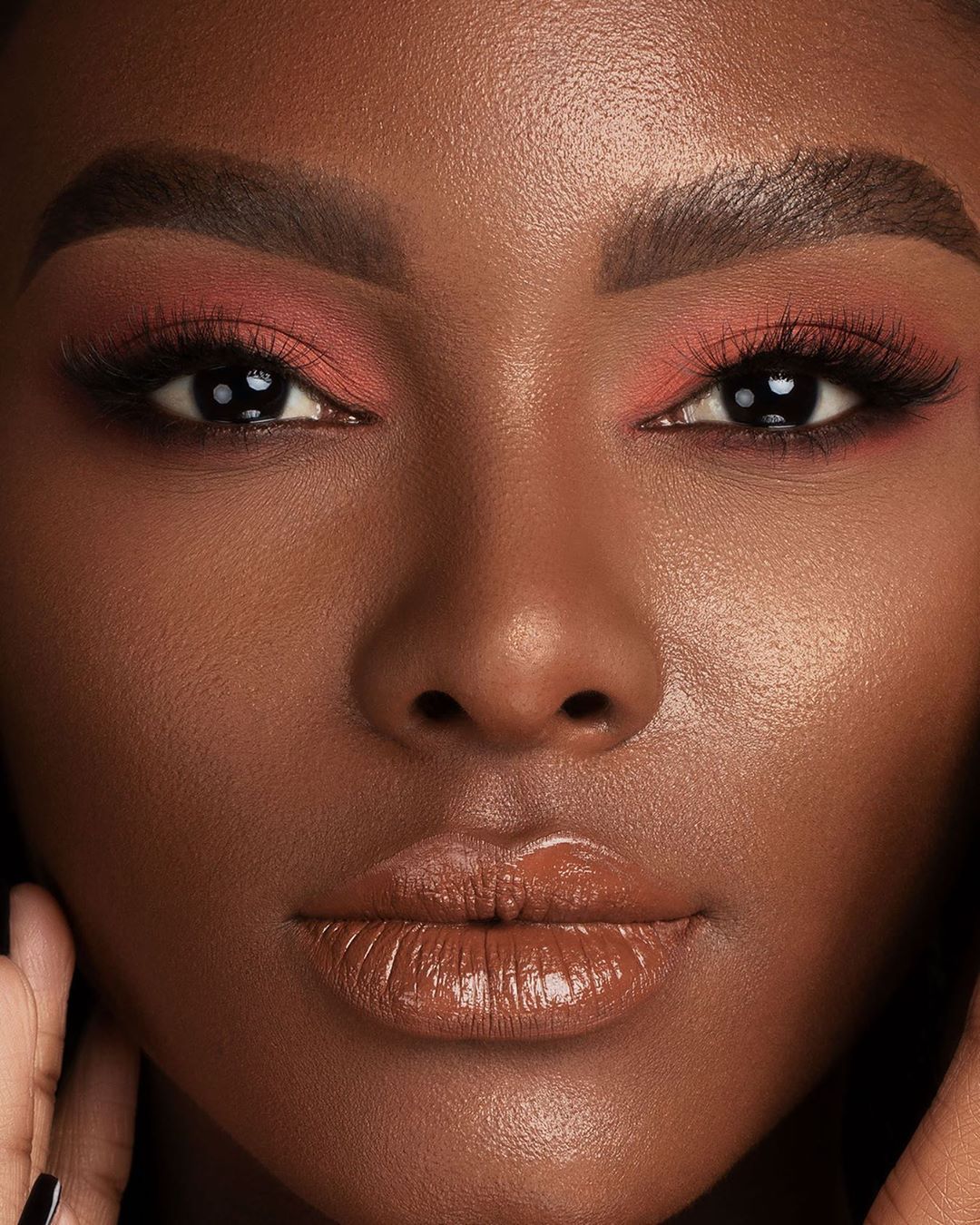 DOSE of COLORS - FOXY STARE MEETS SULTRY FLARE 🧡
⠀⠀⠀⠀⠀⠀⠀⠀⠀
MAKEUP DEETS:
FOXY EYES SET
CHOCOLATE WASTED liquid matte lipstick 
CORK liquid matte lipstick 
MACCHIATO lip gloss
⠀⠀⠀⠀⠀⠀⠀⠀⠀
#doseofcolors #...