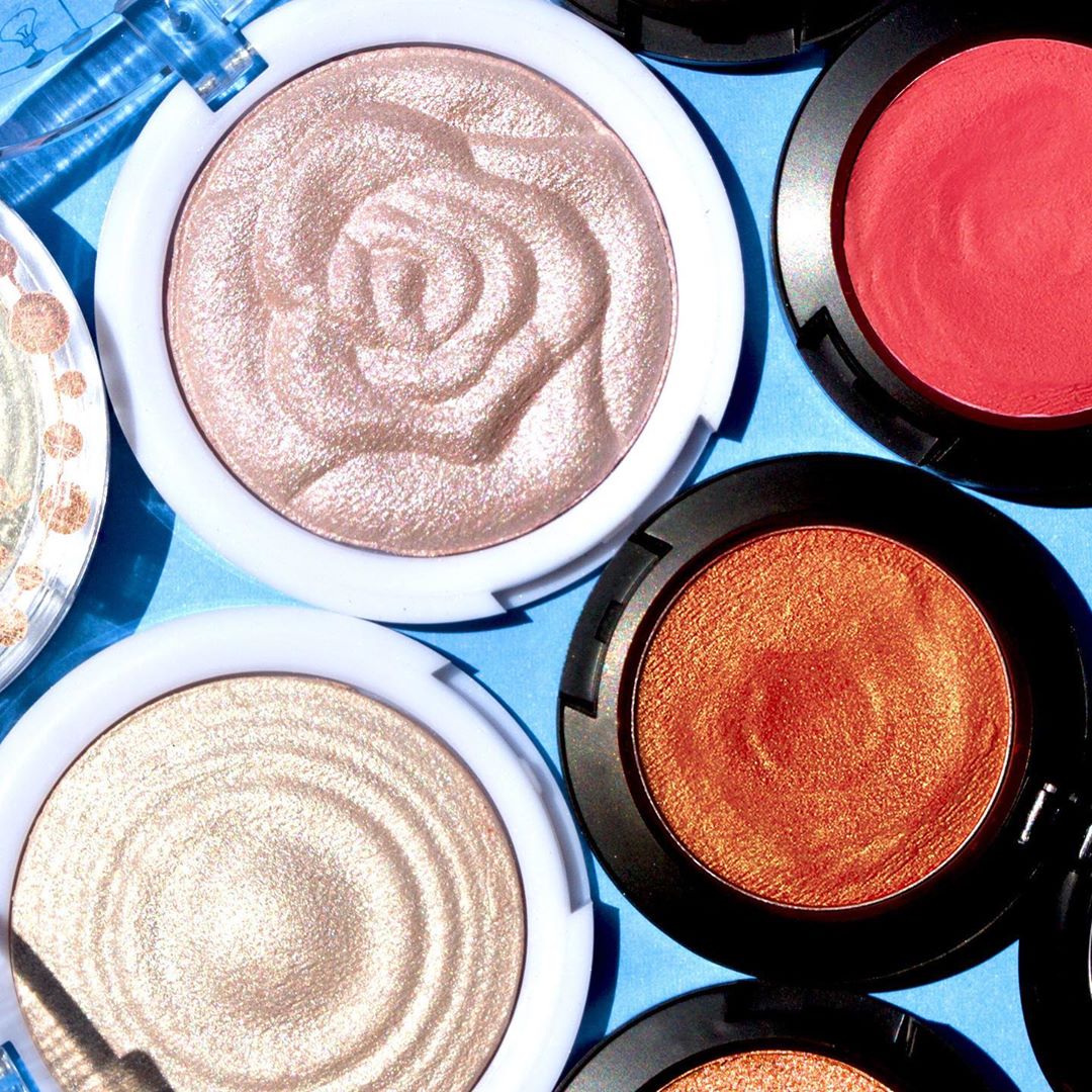 J. Cat Beauty - Day dreaming about You Glow Girl Baked Highlighters & Blush Mallow Soft Blushers✨💭
.
.
.
#jcat #jcatbeauty #blush #blushmallowsoftblusher  #blushing #makeupmafia #trendmood #wakeupandm...