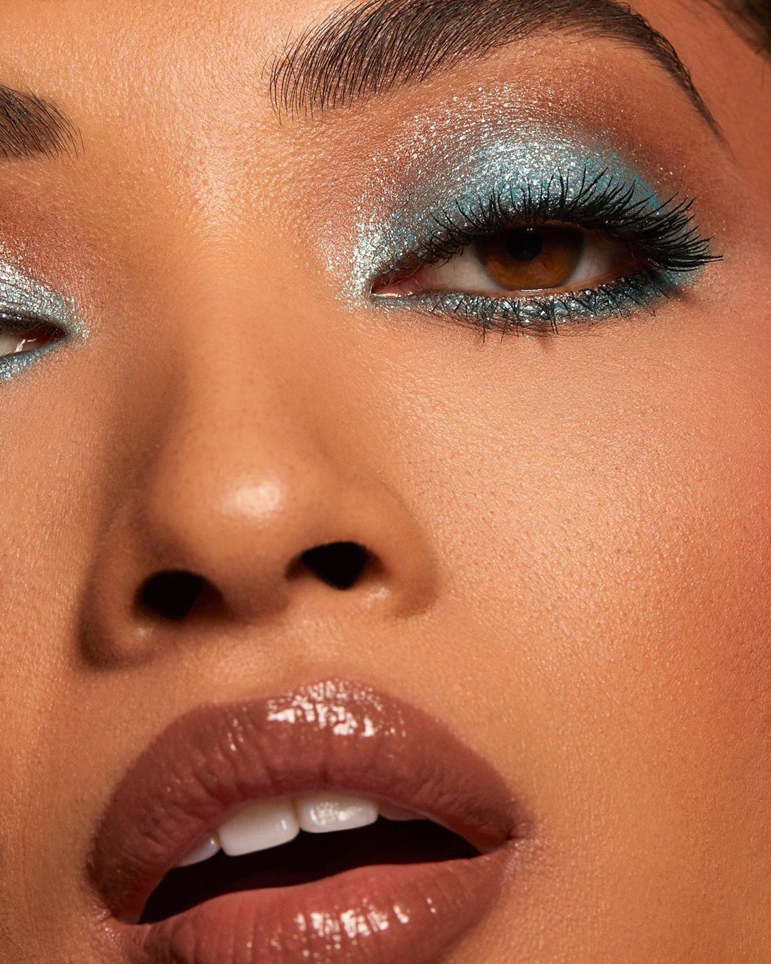 NARS Cosmetics - All eyes on blue. 💎 

Get the look:
Powerchrome Loose Eye Pigment in Islamorada and Stricken
Climax Mascara
Precision Lip Liner in Hyères
Oil-Infused Lip Tint in Reef