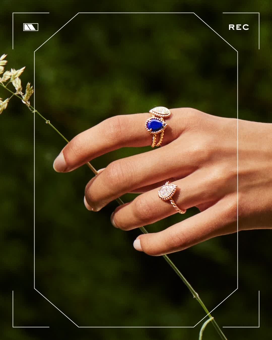 Boucheron - #Spotted: Serpent Bohème flirting with nature⁣
#SerpentBoheme