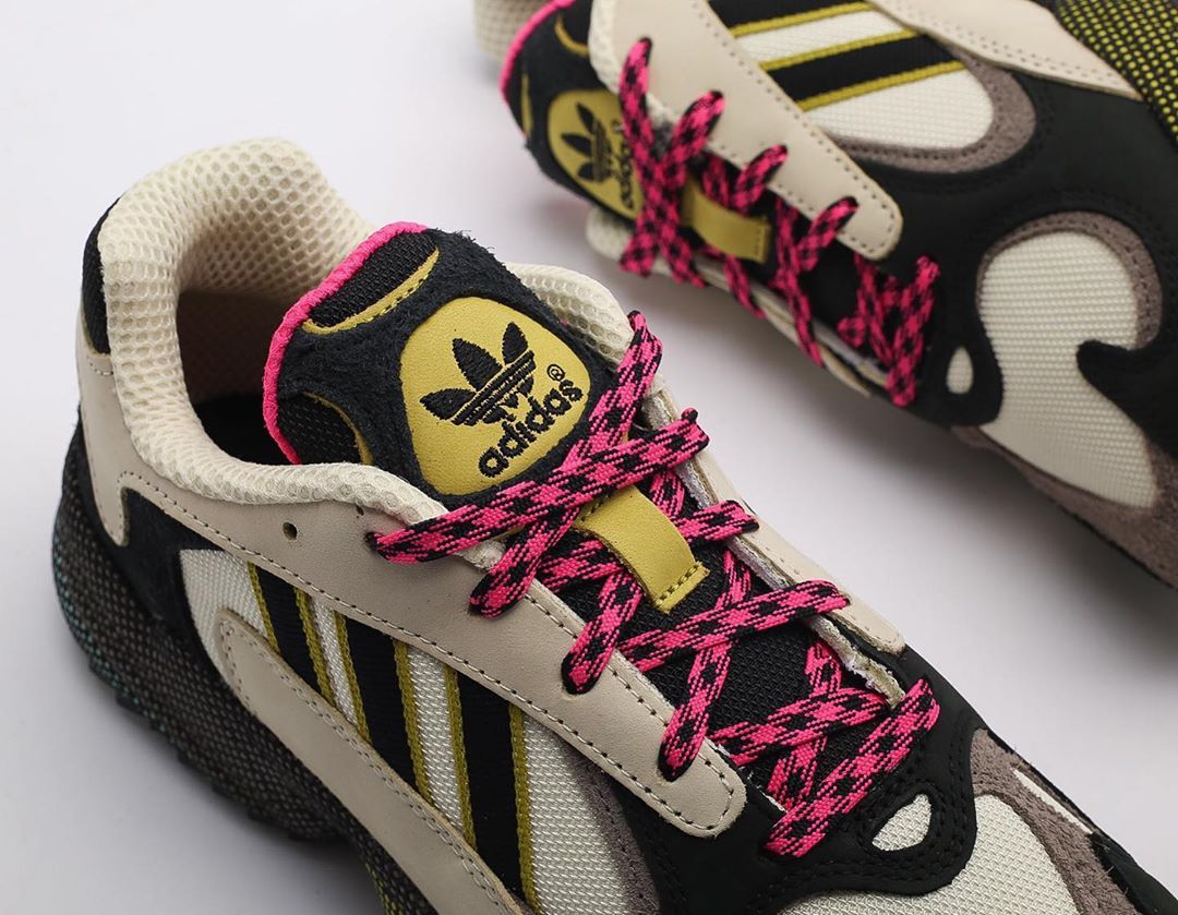 Магазин Streetball - SALE
adidas Yung 1

Современный взгляд на ретро-стиль и возрождение тренда 90-ых. Яркий винтажный дизайн с нубуковыми вставками и сетчатым верхом отлично впишется в летний об...