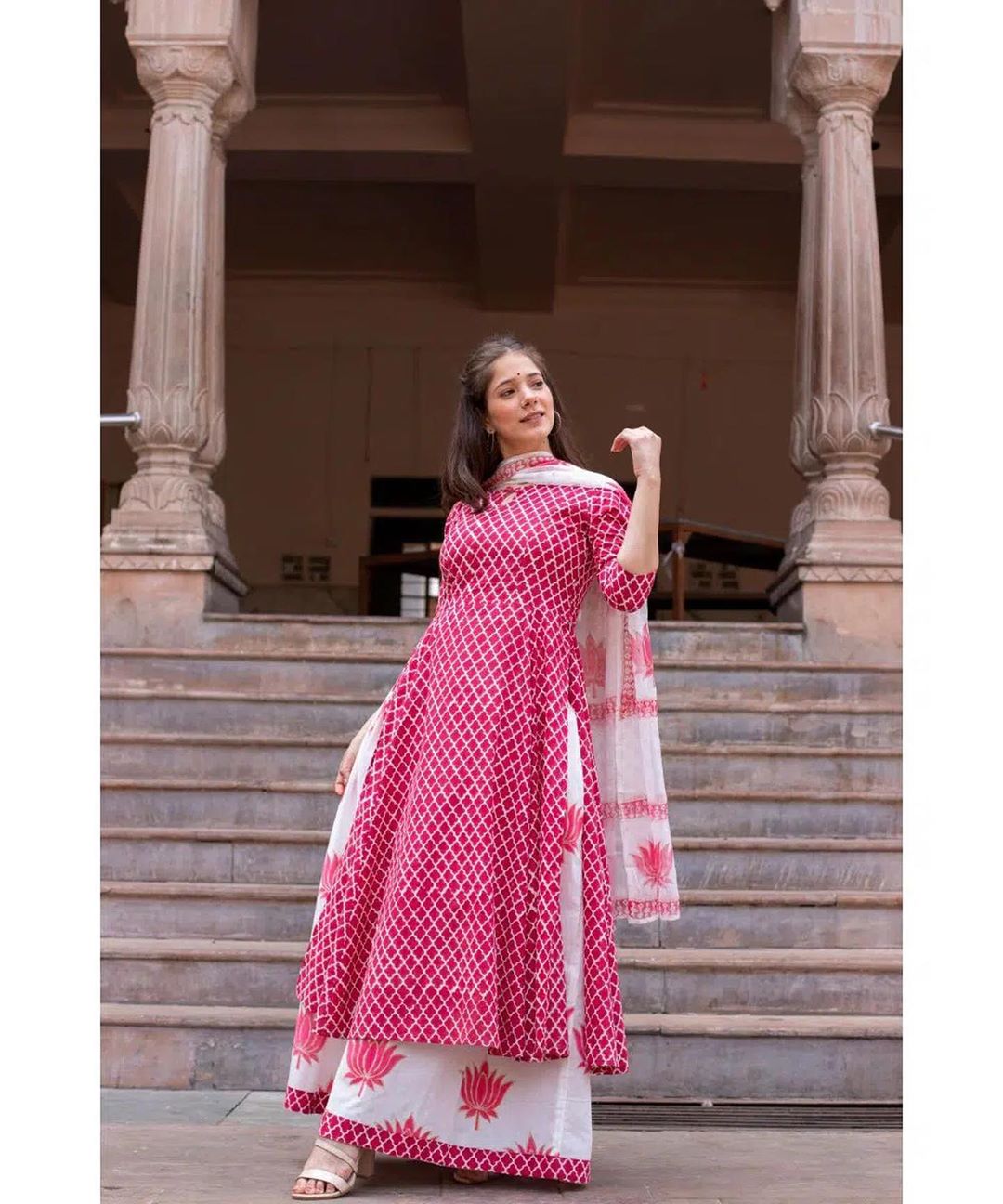 Mirraw - Shop the pretty pink hand block printed cotton kurta skirt with chiffon dupatta.
Check out the amazing kurta sets collection on @mirraw 
Product ID:3307259
Shop now
.
.
#kurta #kurtasets #blo...