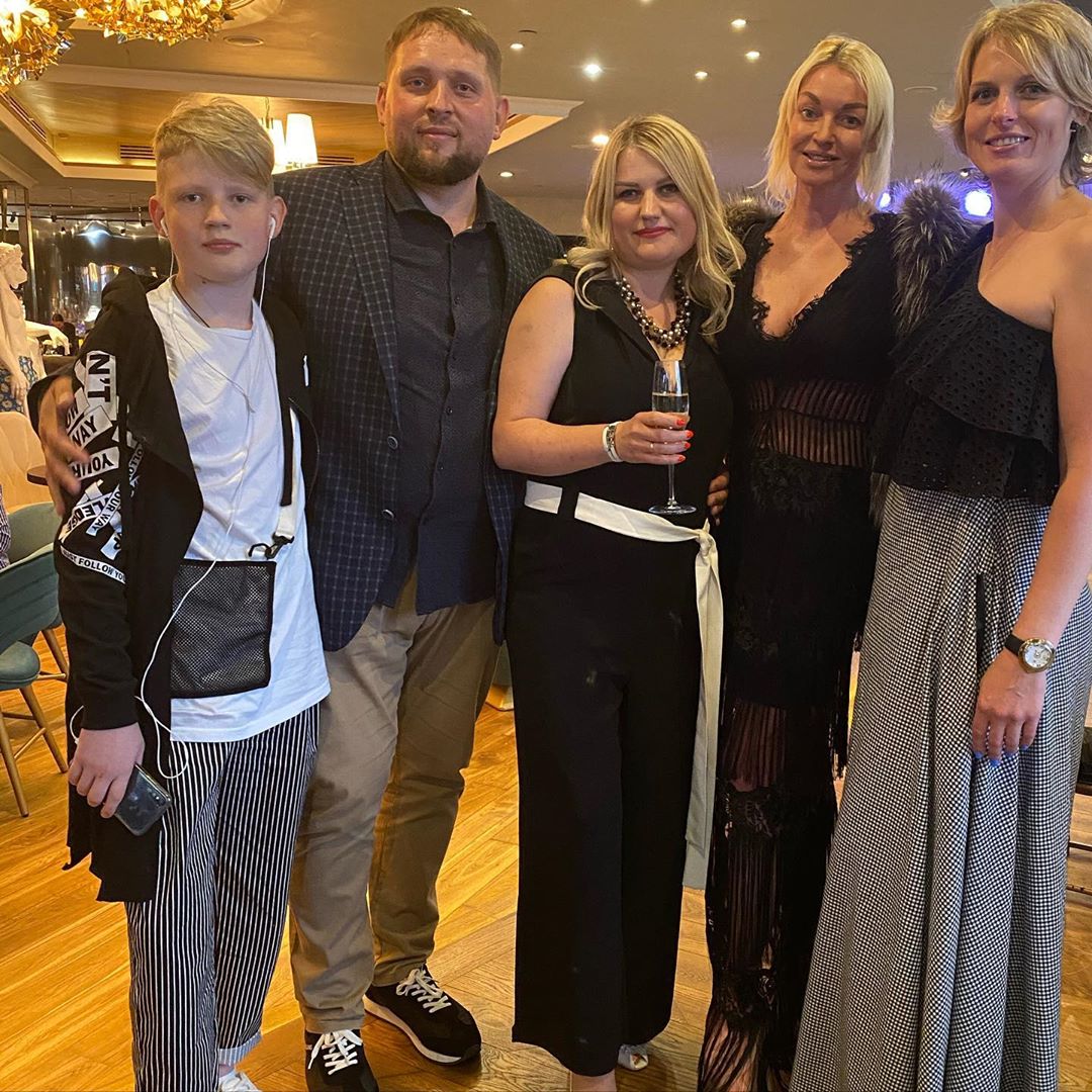 Анастасия Волочкова - Сегодня день рождения моей замечательной подруги Юлии Калгановой. 🌺 @kalganova_yulia Она замечательный человек и художник. В моем доме есть картины, написанные ею. Я счастлив...