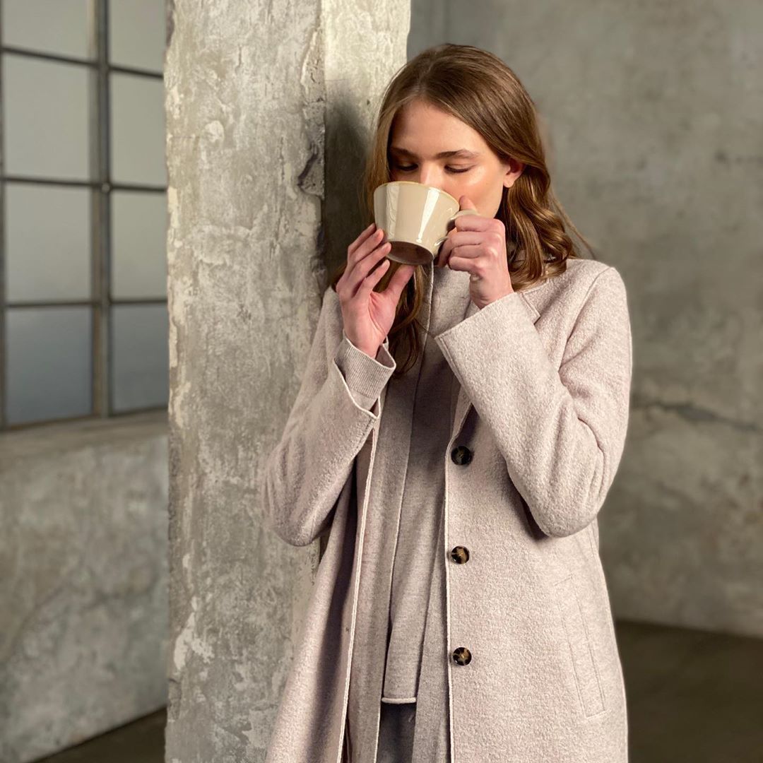 Oui Fashion - Einmal kurz inne zu halten und den Moment bei einer schönen Tasse Tee genießen - dazu ist das Wochenende da! Und eingehüllt in wunderbar weichen Strick all over gelingt das ganz mühelos!...