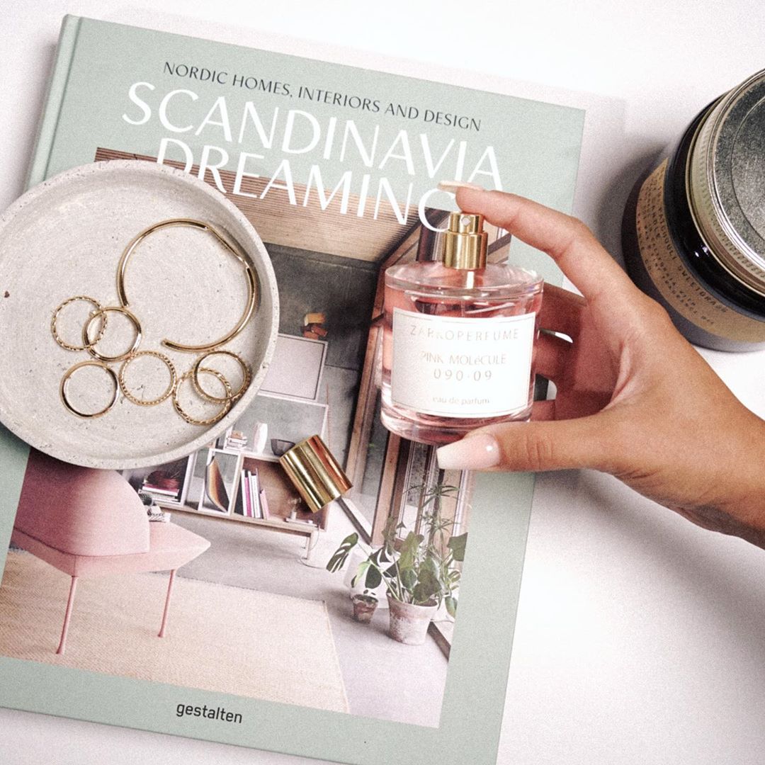ZARKOPERFUME - cloudy summer days need an extra spritz of PINK MOLÉCULE 090•09 💗 .
.
.
#zarkoperfume #pinkmolecule #fragrance #perfume #perfumecollection #scandi #productswelove