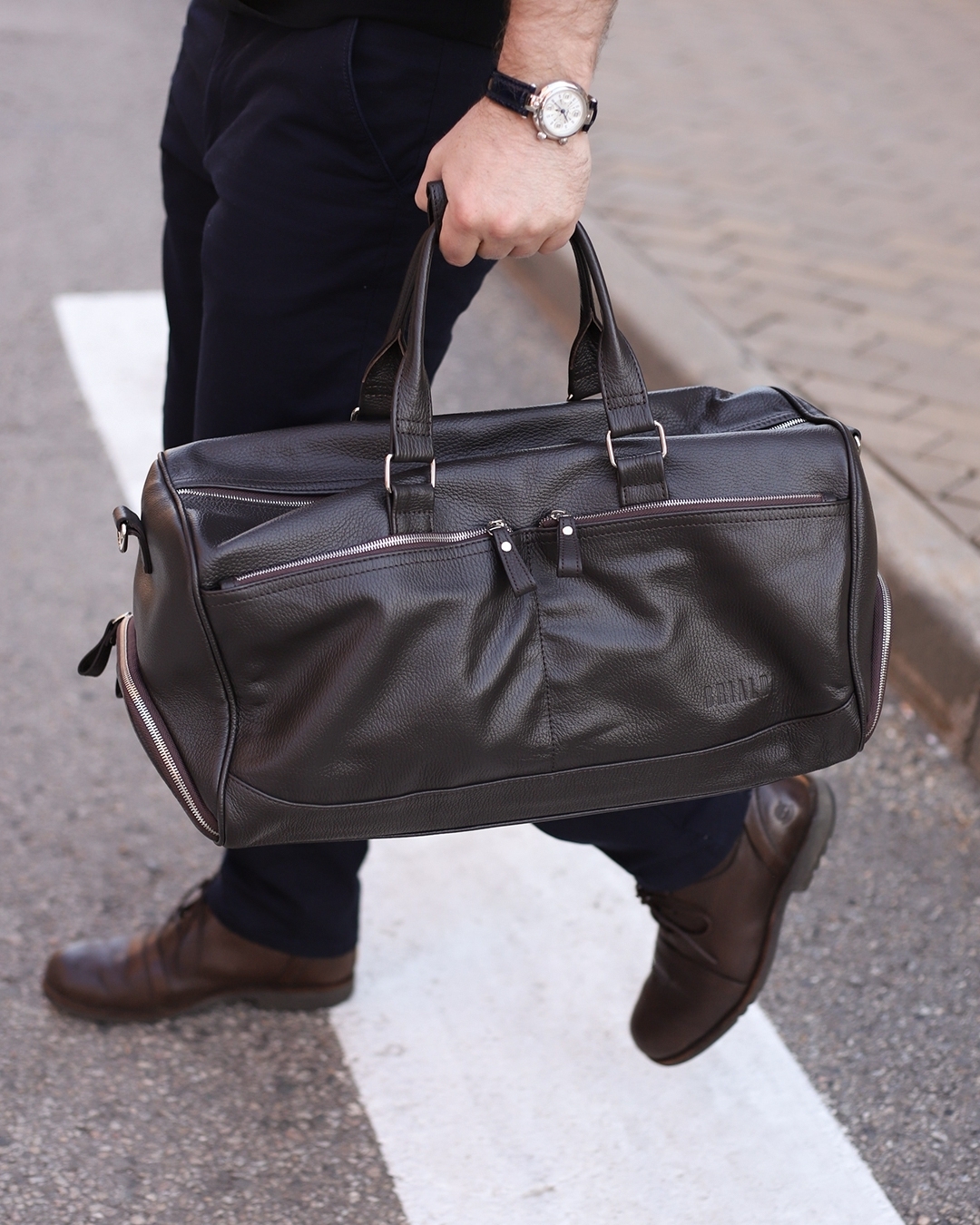 Кожаные сумки и рюкзаки - Прежде чем совершить любой выбор, нужно хорошо изучить все альтернативы. Особенно, когда дело касается выбора дорожно-спортивной сумки 🙃
Составили для вас короткий чек-лист....