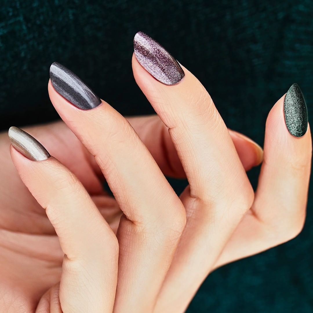 Sally Hansen - Regardless of the season, we’re always here for a metallic moment 👏. Who’s loving this Game of Chrome x Stilletto & Studs x Adrenaline Crush and Neblue-la look?