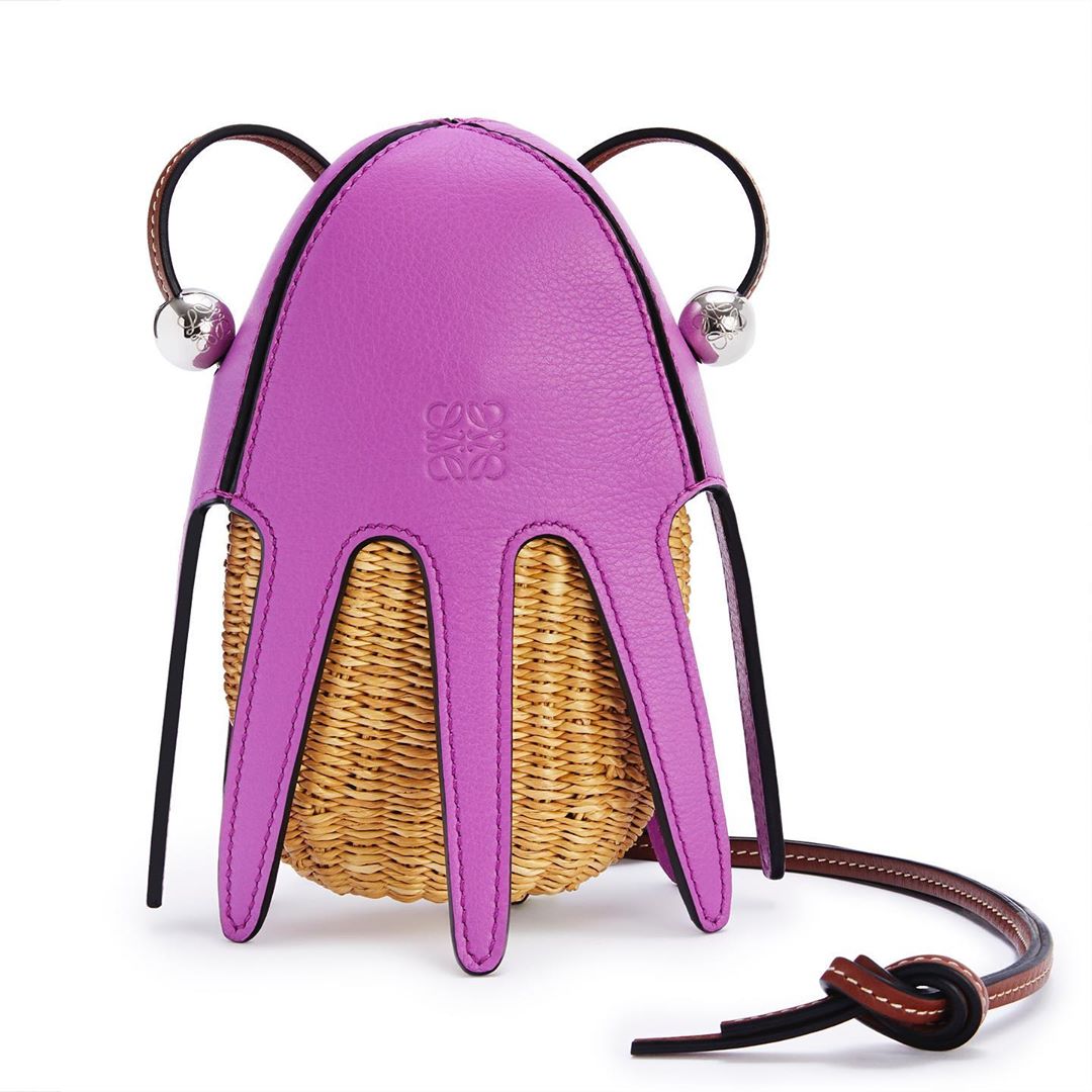 LOEWE - Craft is the essence of LOEWE, and we interpreted it in the Paula’s Ibiza 2020 collection with a nomadic sensibility by collaborating with communities of artisans who use specialist handcraft...