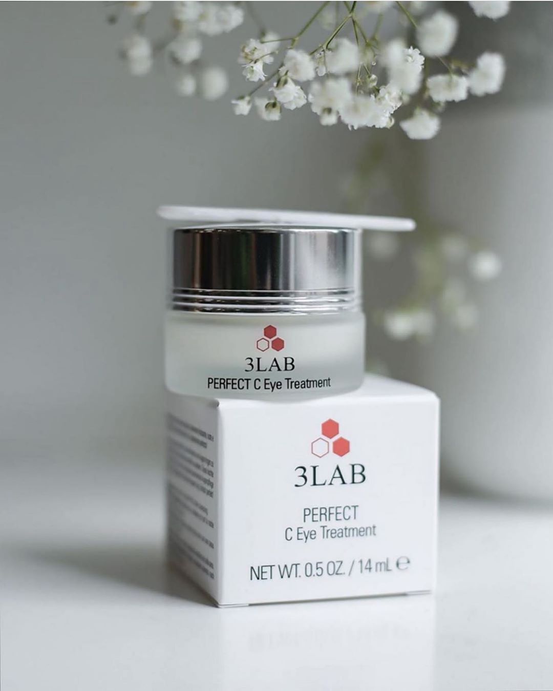 3LAB - Our Perfect C Eye Treatment is an antioxidant, enriched with Vitamin C and moisture to successfully reduce dark circles while hydrating the delicate eye area. ✨