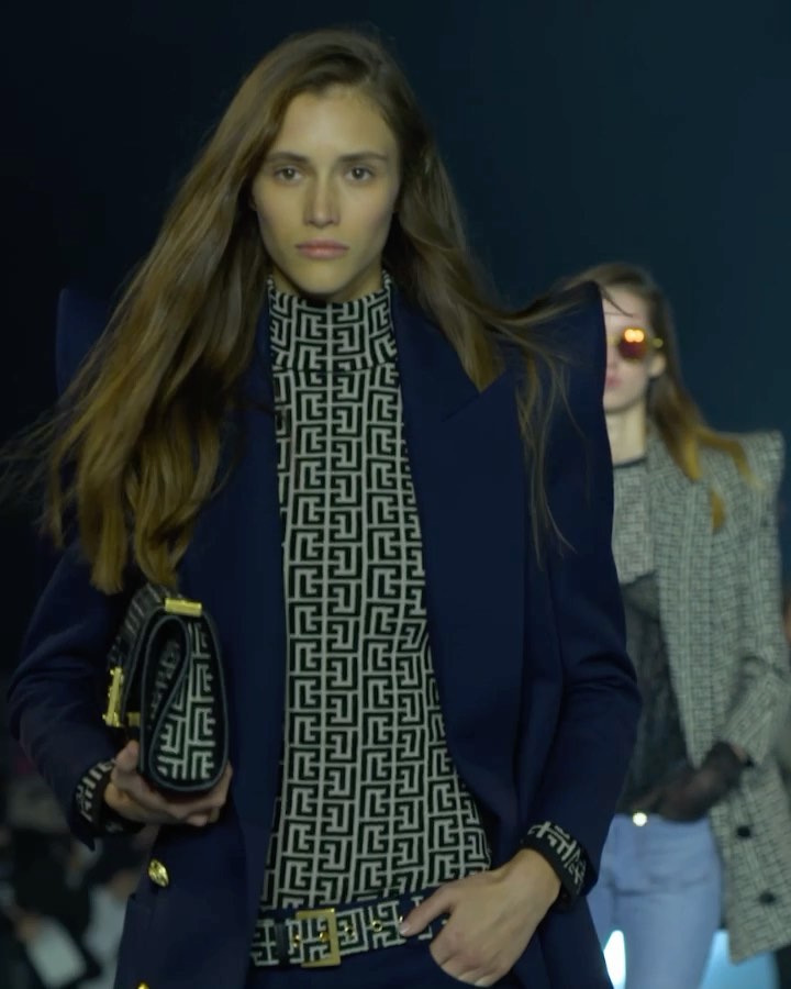 BALMAIN - The silhouettes from the #BALMAINSS21 collections mix impeccable tailoring with various interpretations of the newly revamped PB labyrinth pattern, for both women and men.
WATCH THE RUNWAY S...