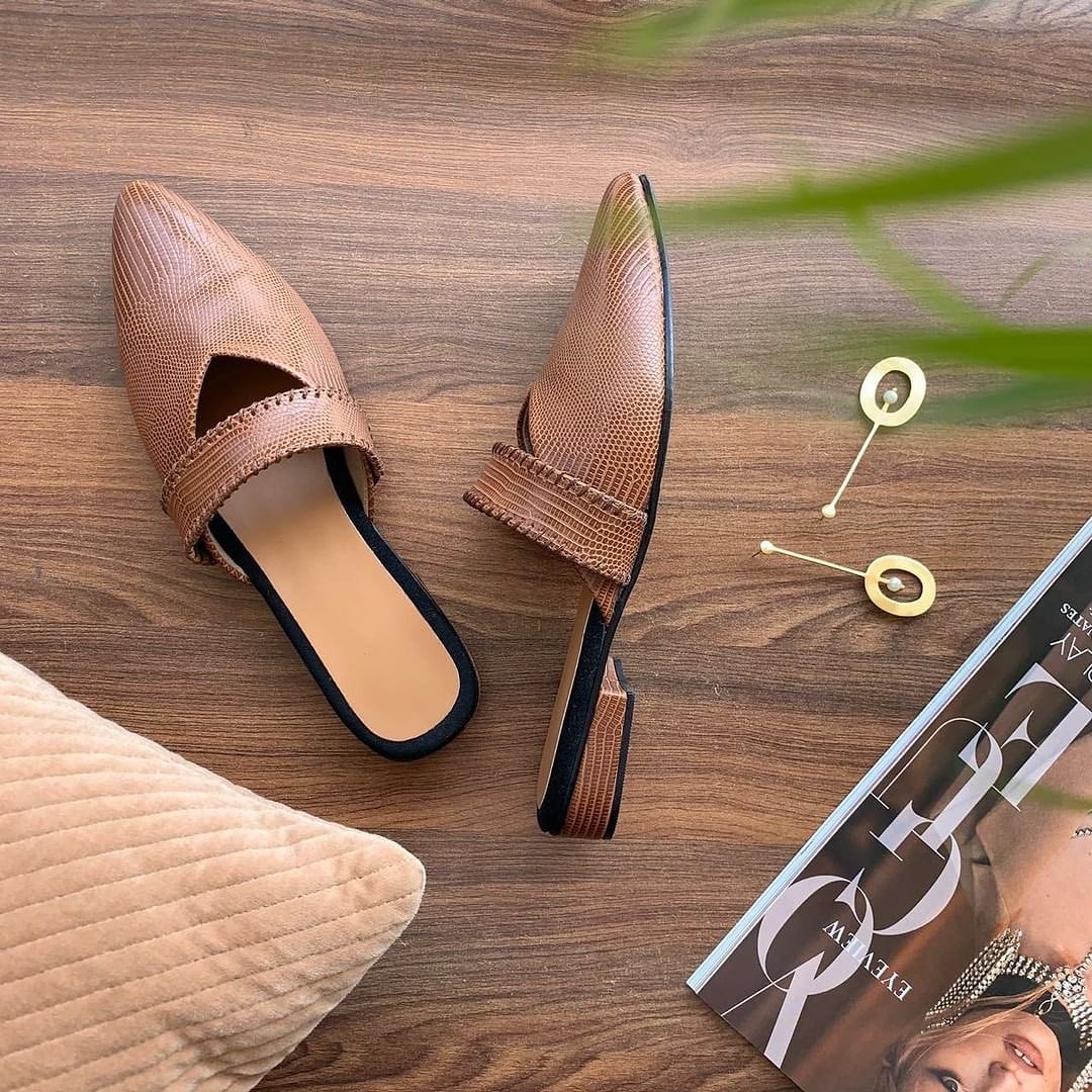 The Label Life - #TheLabelShoesday: Warm October days pair well with luxe textures and muted tones. Enter: the Mocha Textured Strap Mules. 

Link in bio to shop now. 

#TheLabelLife #Unwind #TuesdaySh...