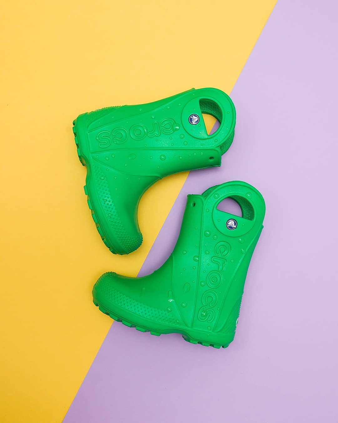Crocs Russia - Прыг-скок — малыш прыгает по лужам 💦 Он не промочит ноги, ведь на нём сапожки Crocs. Уже купили такие на осень? 😉

#crocs #crocsru #крокс
