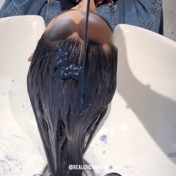 Matrix - It’s the cool tones for me 😏✨ @realericvaughn servin’ us some platinum ash with our #ColorSync Sheer Acidic Toners 🤍 He took this client’s cool to the next level by using our #SoSilver Triple...