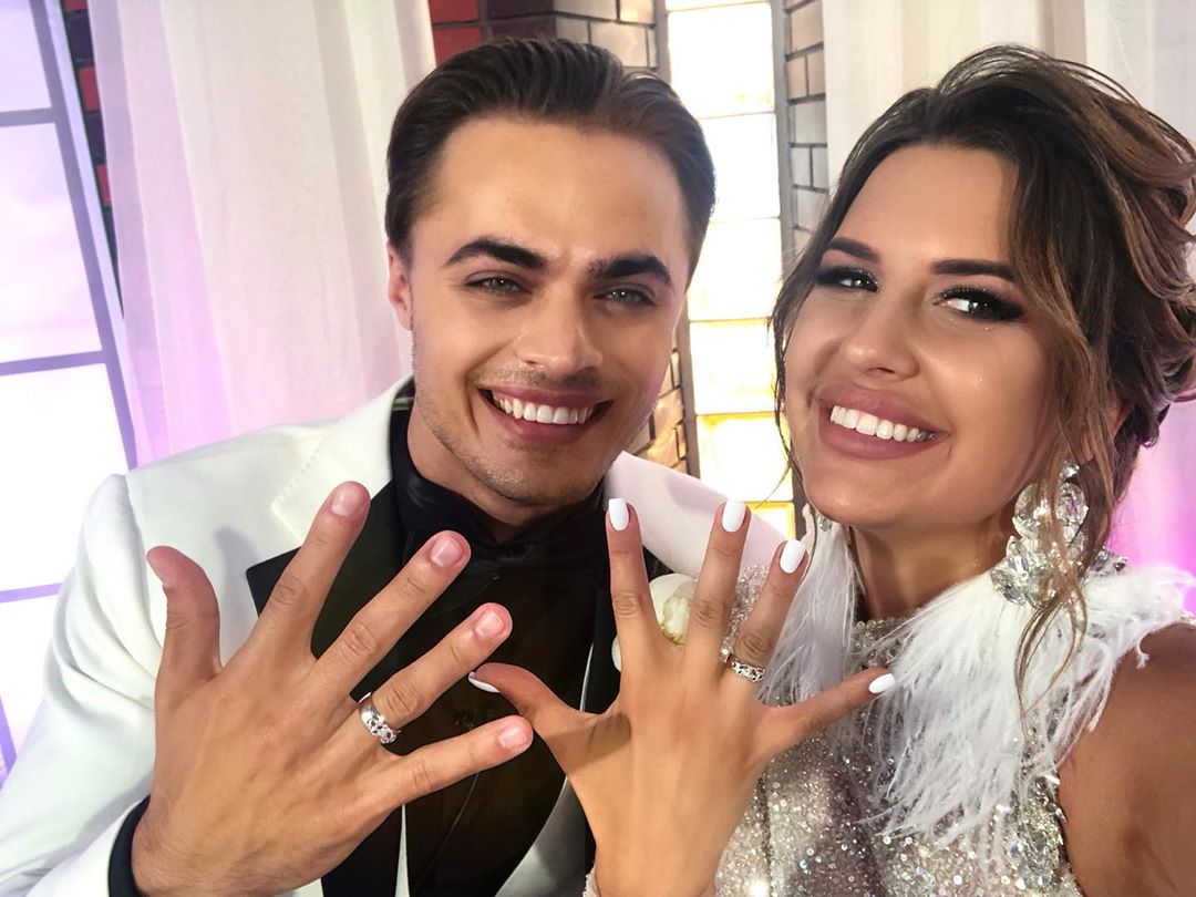 Майя Донцова - В тот самый день 19.08, год назад, состоялась наша свадьба!
Она была невероятной , в тот день мы с трясущими руками и слезами счастья говорили друг другу о любви ,получали поздравлени... Майя Донцова - В тот самый день 19.08, год назад, состоялась наша свадьба!
Она была невероятной , в тот день мы с трясущими руками и слезами счастья говорили друг другу о любви ,получали поздравлени...