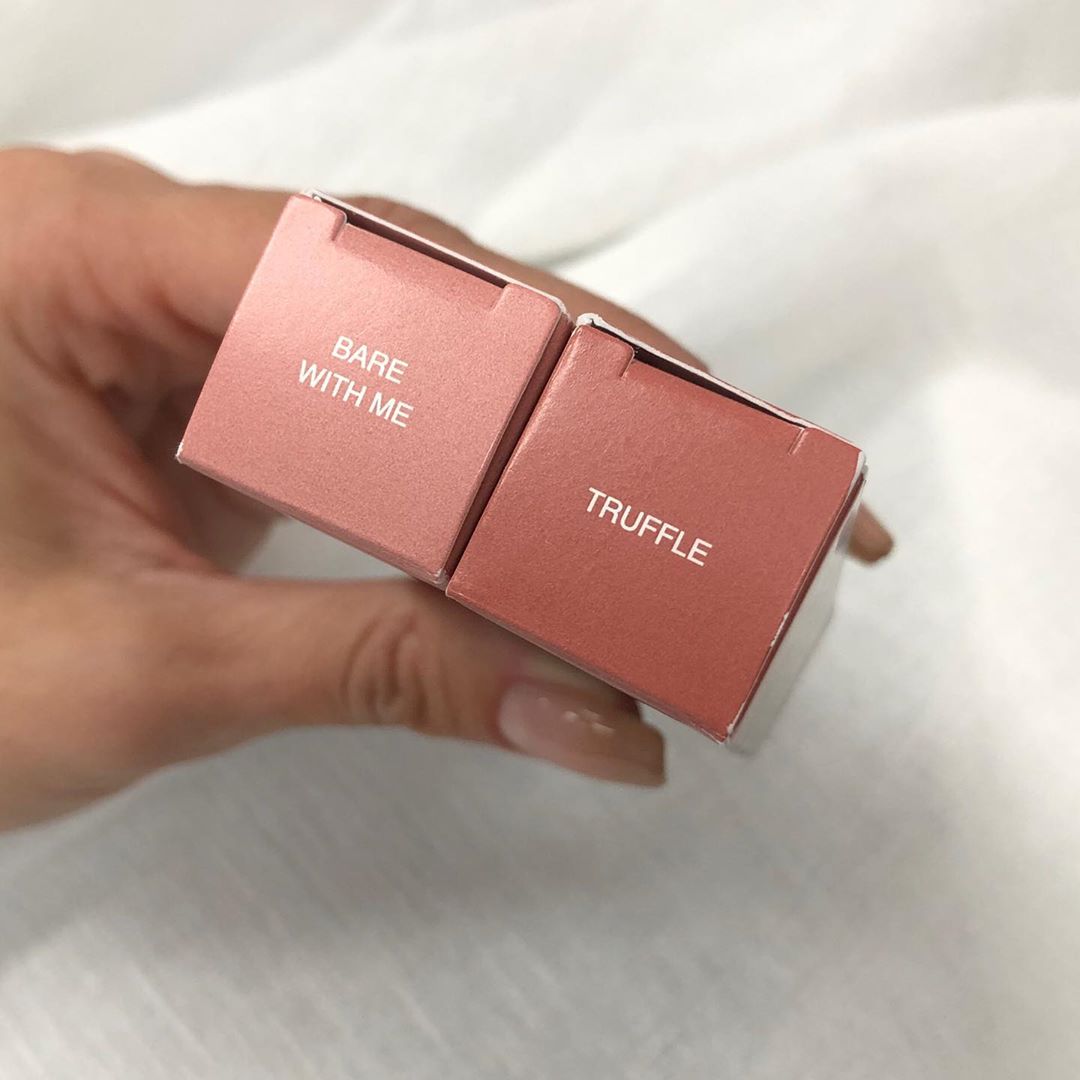 DOSE of COLORS - Putting on your favorite lipstick could be just the pick-me-up you need! Comment your go-to shade 👇
.
.
.
#doseofcolors #crueltyfreebeauty #veganbeauty