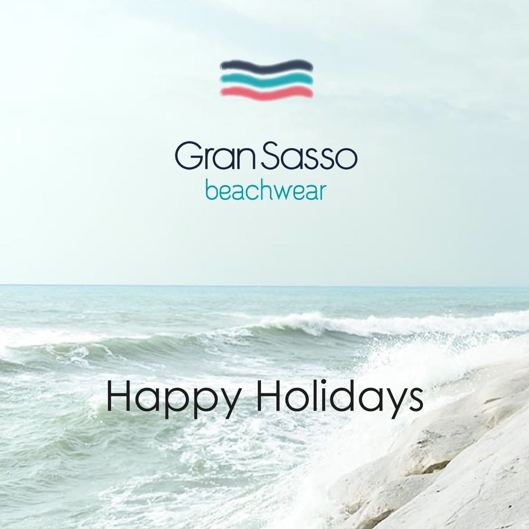 Maglificio Gran Sasso - Happy holidays, enjoy this day by the sea with our swim trunks!

#GranSasso #WearGranSasso #Holidays