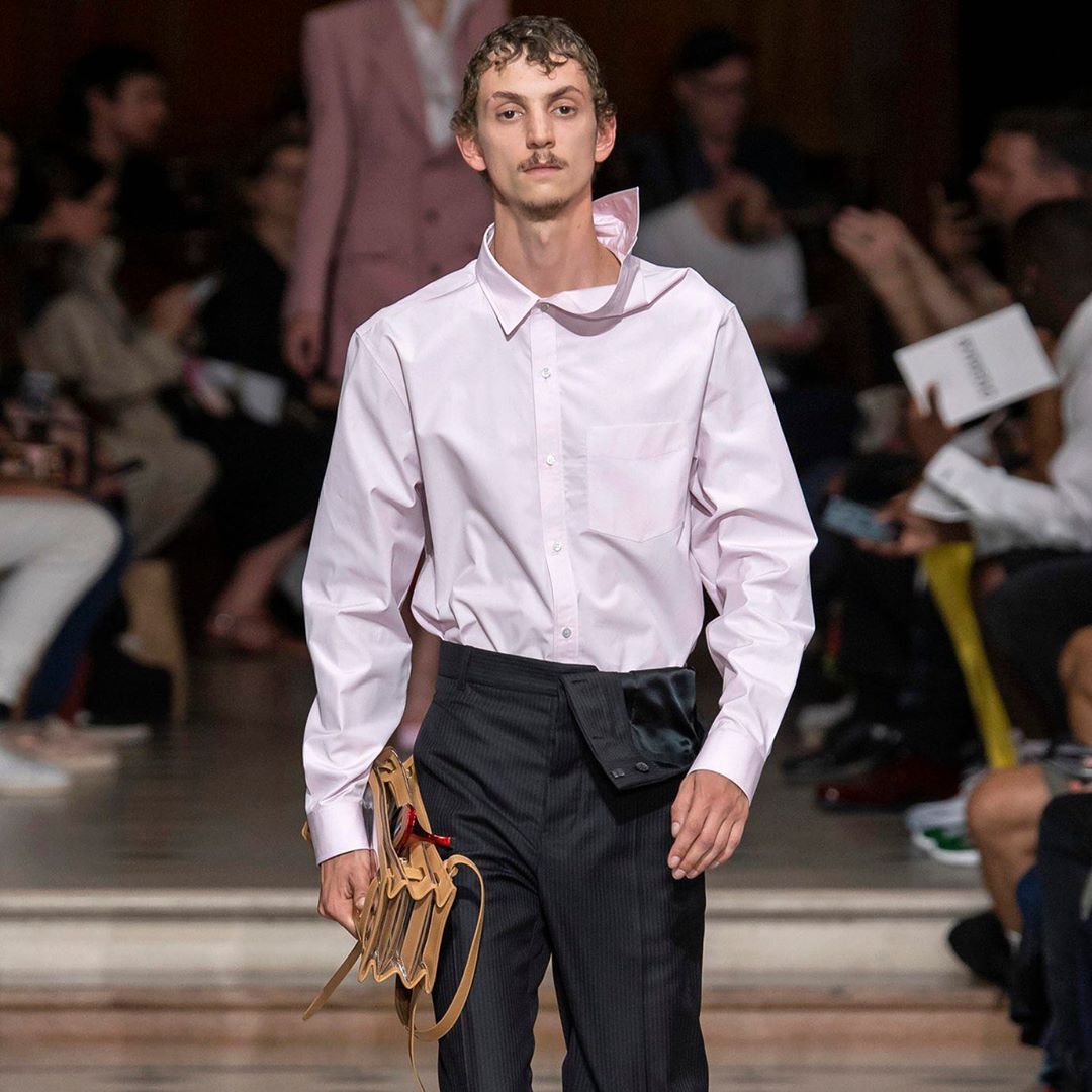 A N T O N I O L I . E U - A DIFFERENT KIND OF CLASSIC
Yes, we know, a classic outfit is always a safe choice, but sometimes you might want to go for a more eye-catching look. Are you looking for a nav...