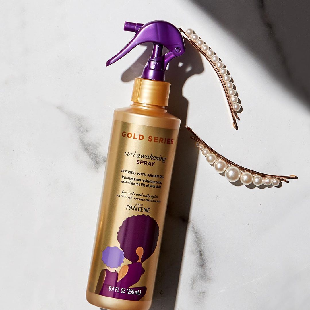Pantene Pro-V - You're just one spritz away from hydrated, defined curls ✅ Safe for natural, thick, and coarse hair types. 
.
.
.
#naturalhair #naturalhairstyles #naturalhairproducts #goldseries #natu...