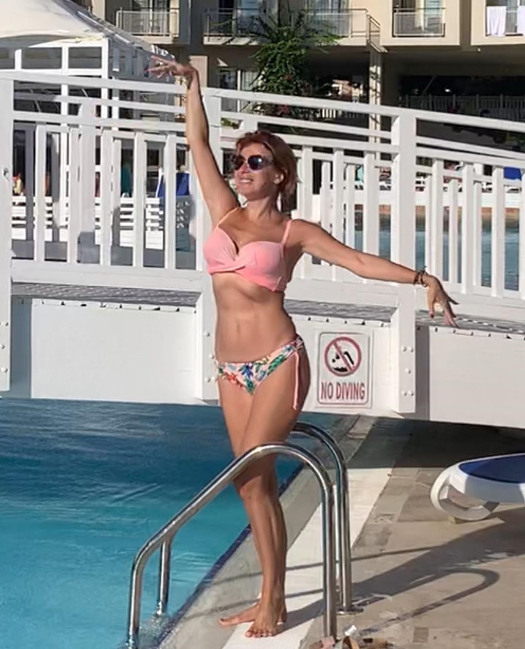 Natalia Shturm - Просто прикалываюсь)). Реально, сегодня в воде теплее, чем на воздухе!😄 #яПтиса #moodgood #swimmingpool #hotel #bodrum #бодрум2020 #сентябрь2020