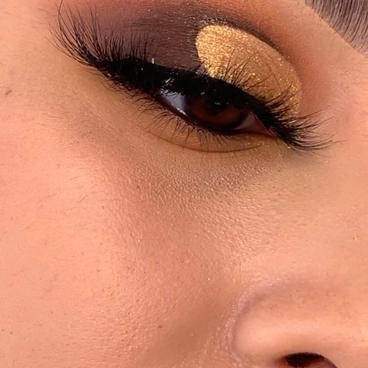 NYX Professional Makeup - Make your pigment pop with a lil spritz of America's #1 Setting Spray 💦 #NYXProfessionalMakeup PRO Artist @xoivettea shows us how it’s done! 👏 What are YOUR Matte Setting Spr...