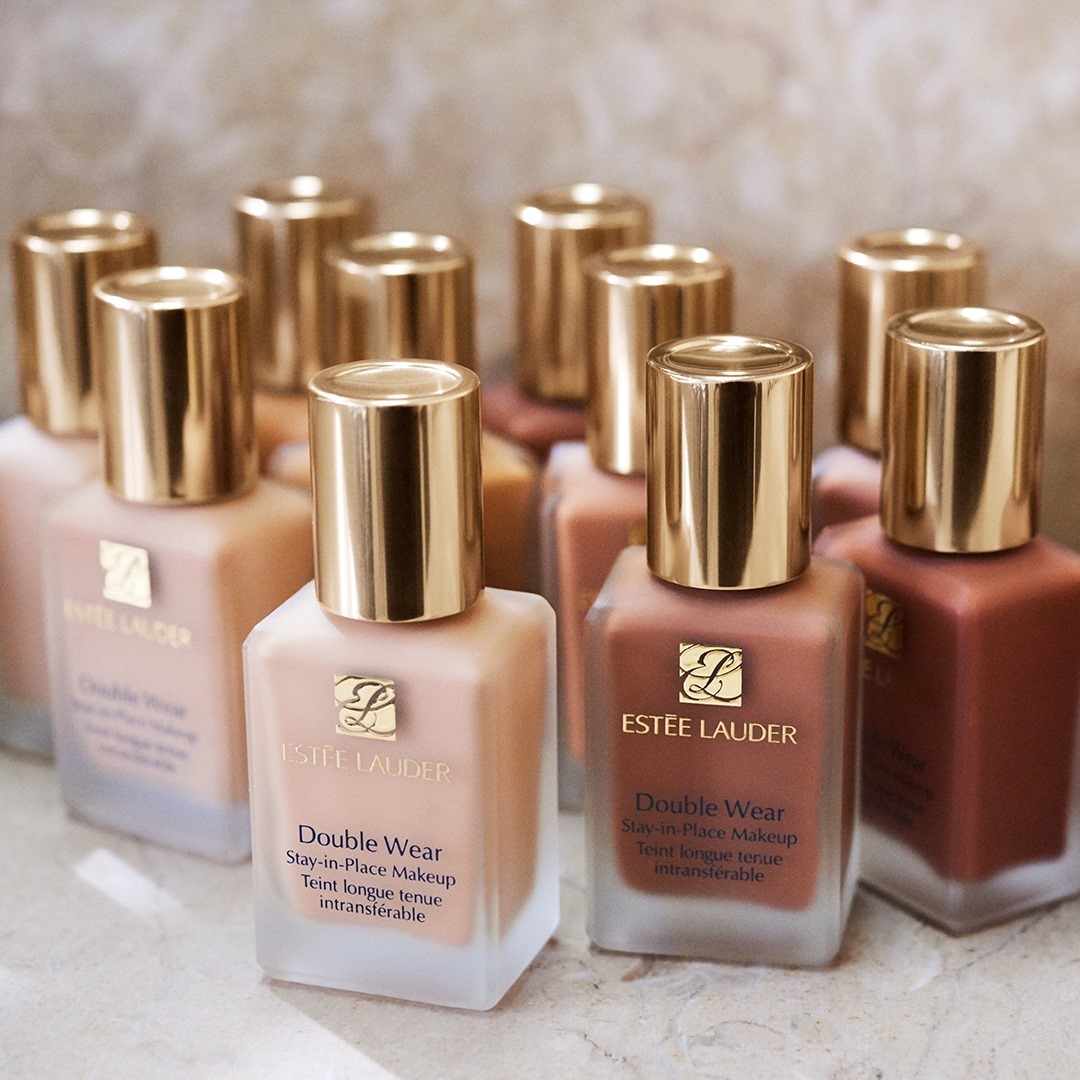Estée Lauder - Keep your makeup in place without a second thought: #DoubleWear #foundation is mask-friendly, transfer-resistant and sweat and humidity-resistant. ✨  #WearConfidence