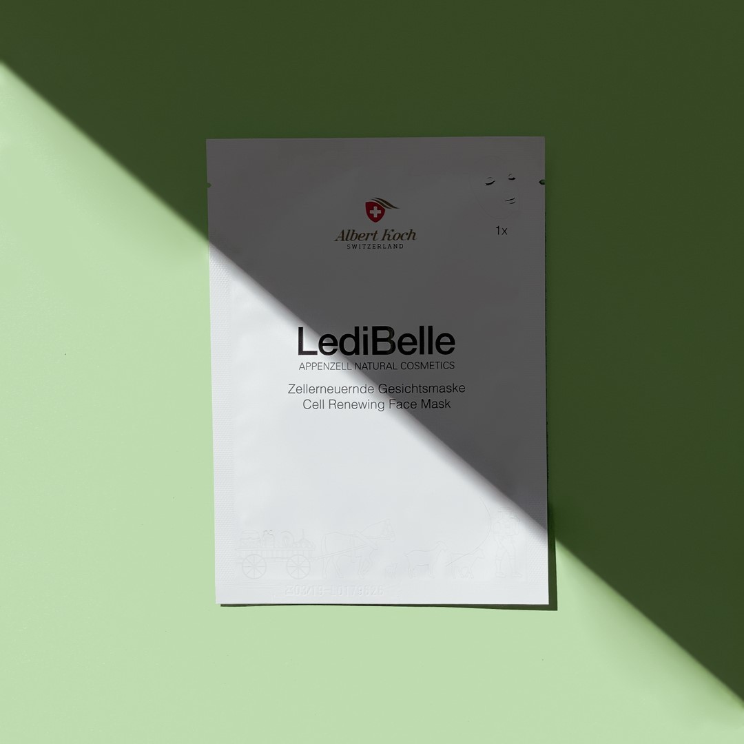 LediBelle - Healthy glow for the day... or for the night 💃 This mask is a real SOS for dull and tired skin and gets you into the Friday mood!⠀⠀⠀⠀⠀⠀⠀⠀⠀
⠀⠀⠀⠀⠀⠀⠀⠀⠀
#ledibelle #essentials #beautyessential...