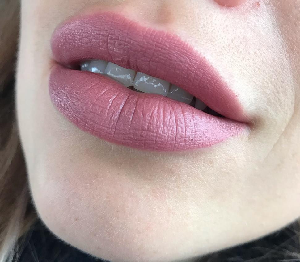 Красавица и так себе экземпляр. Nyx soft matte lip cream в оттенке Toulouse 38 & Beijing 64