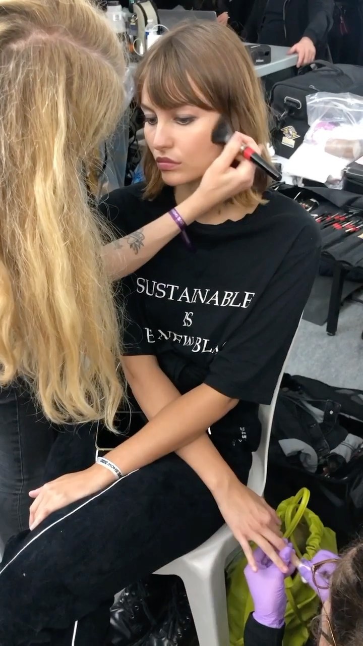 Etam - @maccosmetics @maccosmeticsfrance @bumbleandbumblefr @dysonhair_fr in Backstage 🔥

#EtamLiveShow #FeelFREE #Etam #PFW #Fashionweek #ParisFashionWeek