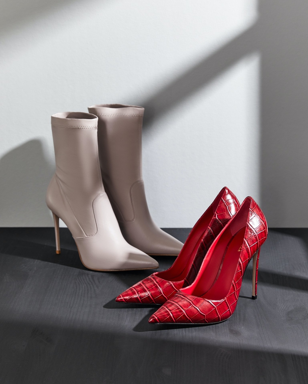 Мода на каждый день - Новый бренд на Lamoda!
⠀
Итальянская обувь на каблуке и не только от Le Silla. Если вы забыли как выглядит настоящая, острая, точеная и смелая шпилька — только посмотрите: www....