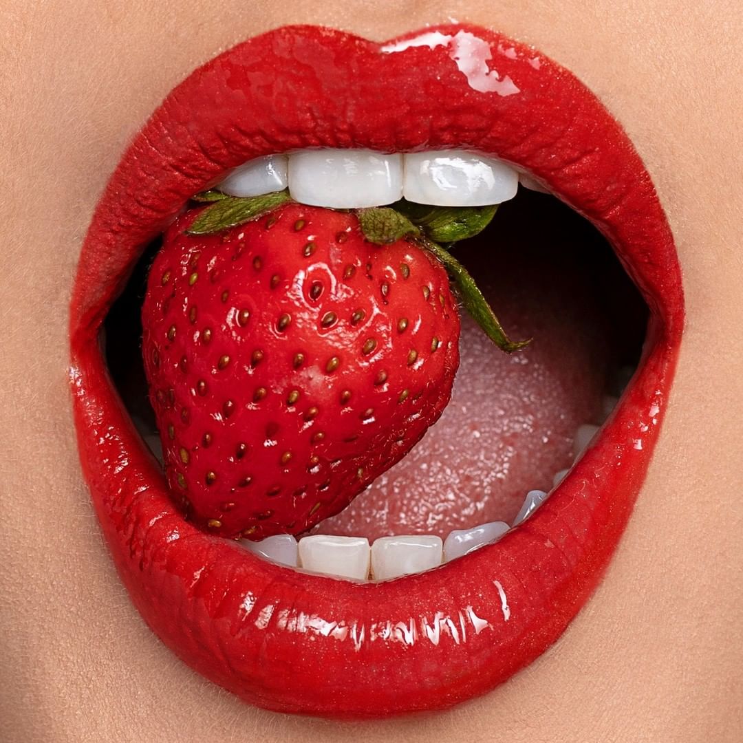 קרליין | Careline - Strawberry lips forever 🍓🍓 N.708
#CarelineOnline #CarelineIsrael #everlast #everlastlipgloss 
💄@omerasaf
💋@annachristinaschwartz
📷@uweditz
.
.
.
#makeuplover #lipgloss#staylong #dr...