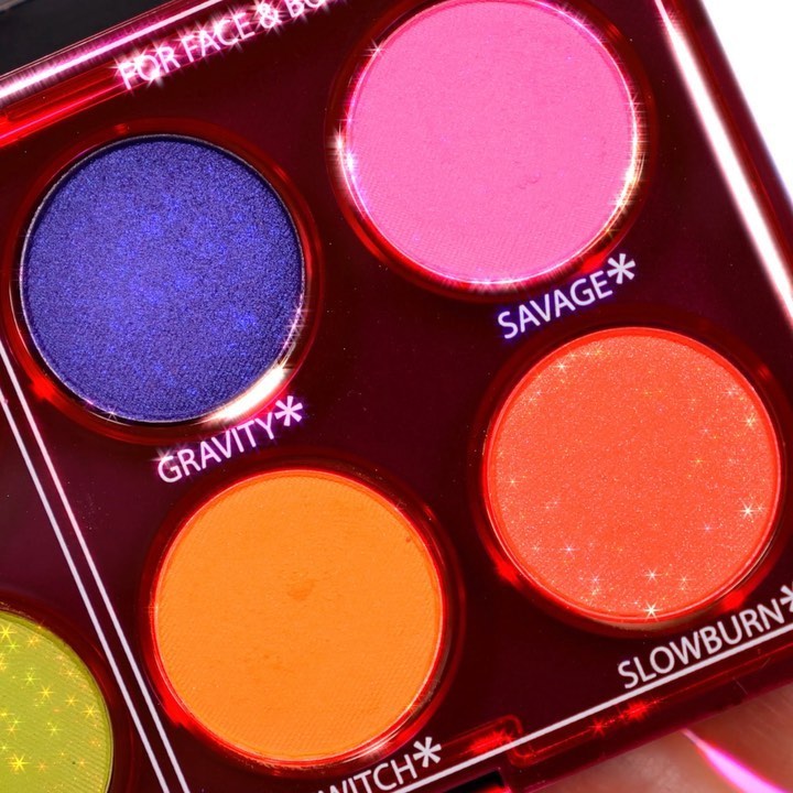 OlyaRedAutumn | Moscow - Ребята, вы больше за цветные тени или нейтральные? 🤎💛
⠀
Есть у вас этим летом настроение купить и использовать что-нибудь яркое? 💃🏼
⠀
Или больше тянет на нюдовую гамму 👁 (или...