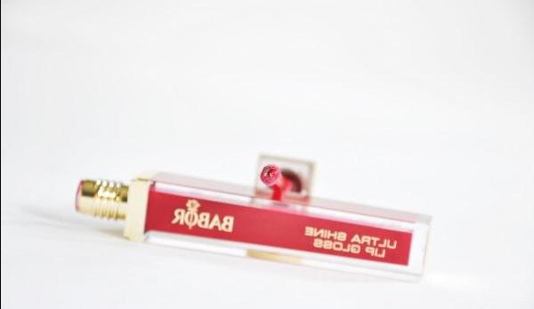 Rojo sangre brillo de labios de Babor Ultra Shine Lip Gloss #14 Dramatic Red - reseña