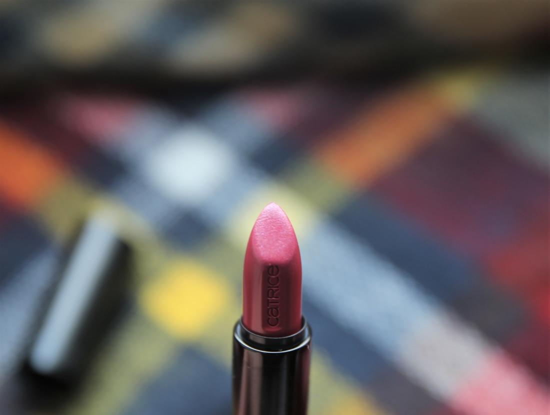 Помада catrice ultimate colour 140. Ultimate colour. Ultimate colour. Catrice красная помада. Помада catrice ultimate colour.