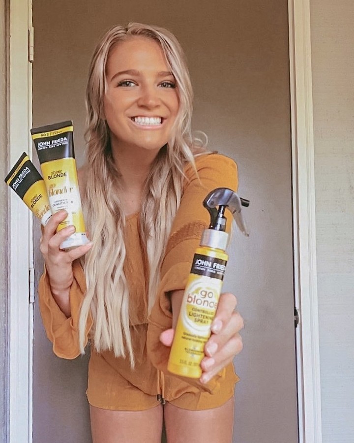 John Frieda US - Summer heat may fade, but that doesn’t mean your blonde should too! 
🌻🌼 😍
•
Regram : @cannstyle 
•
#Regram
#ForHairThatDemandsAttention #BlondeHair #Blonde #LightBlonde
