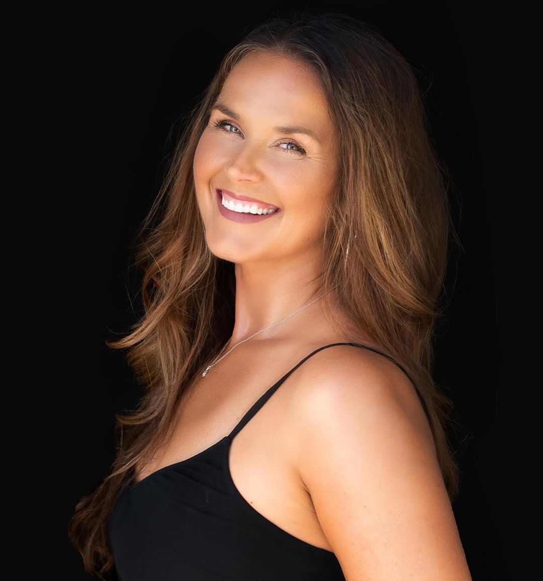 100% PURE - Who else is in desperate need of a much-needed mani this week?! 🥴💅
That’s why we’re having A-list celebrity manicurist @kimmiekyees take over this week’s #PUREMasterclass! 

Kimmie will ta...