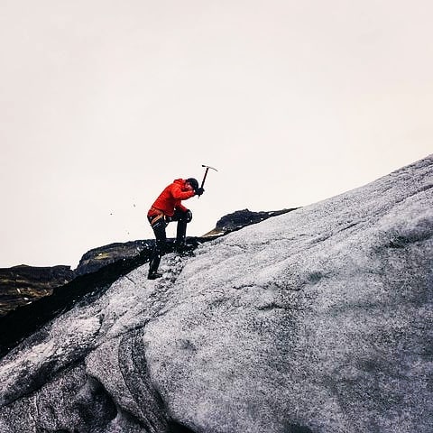 Roald Amundsen Skincare  🇳🇴 - A good day for a climb! Remember to #gearup with Roal Amundsen #skincare for active people. 
Find your skincare at Amundsenshop.com!

#happyshopping .
.
.
#roaldamundsen...
