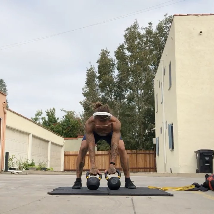 Onnit - Upper body pump!💪🏽🔥
-⁠
Some dynamic work from @neenwilliams to switch things up! If you don’t own a med ball but have a skateboard you can use it for the single-arm push-up/rollouts.⁠
-⁠
⁠CNS...