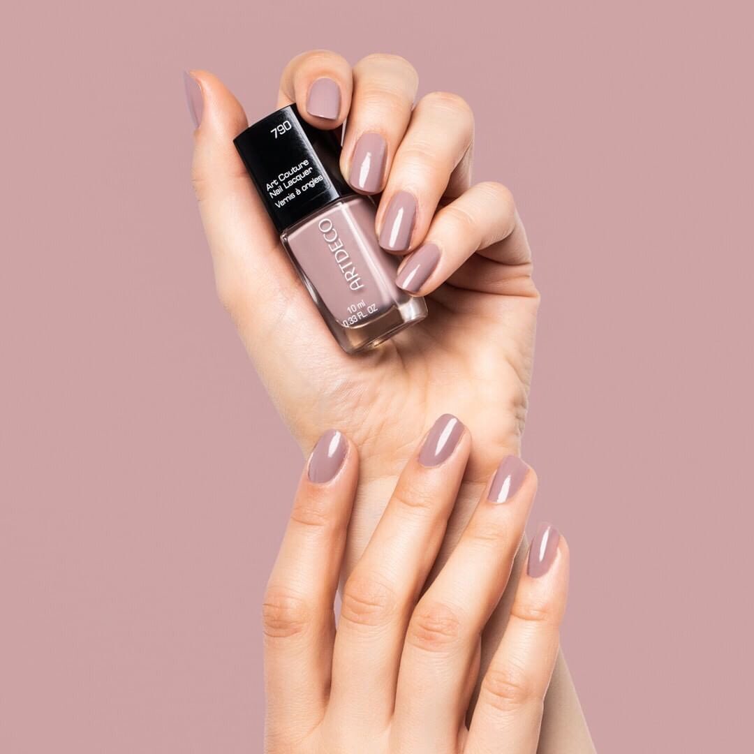 ARTDECO - Your classic, with a twist. Summer's shade for that wear-anywhere and with anything: N°790 pebble grey! 
⠀⠀⠀⠀⠀⠀⠀⠀⠀
#artdecocosmetics #summernails #nails #nailaddict #nailstagram #nailsofthed...